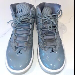 Nike Air Jordan Max Aura Men's/Teens Shoes Size 8.5 Cool Grey AQ9084 010